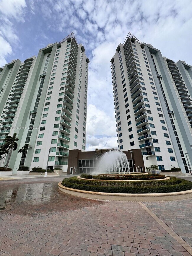 Building Photo - 2681 N Flamingo Rd