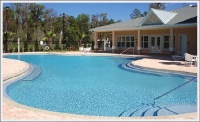 Building Photo - Charming 3-Bed, 2-Bath Condo in Key West-S...