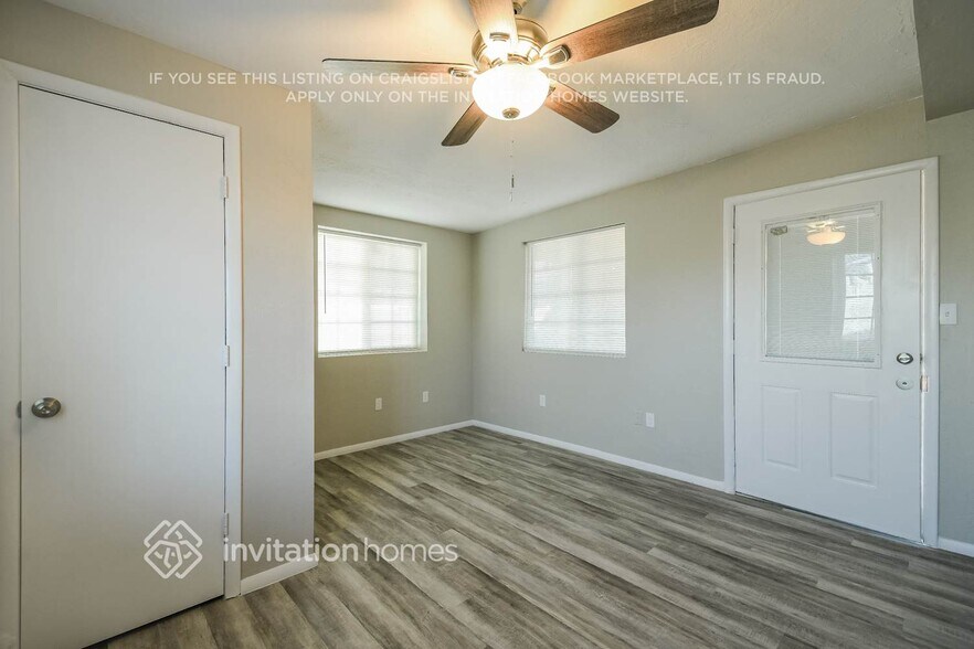 Building Photo - 1102 W Helena Dr