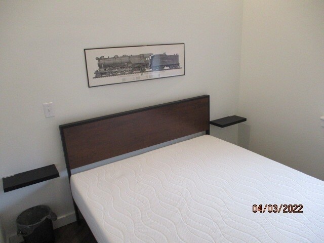 Queen bed in bedroom - 818 12th St