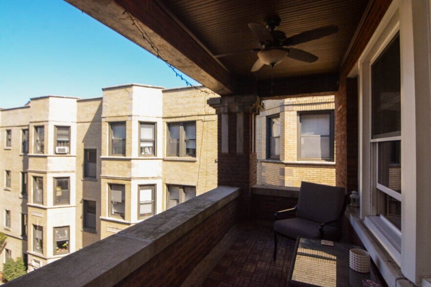Building Photo - 1435 W Carmen Ave