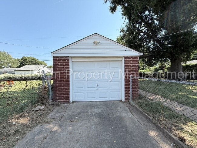 Building Photo - FOR LEASE | Tulsa | 3 Bed, 1 Bath Home - $...