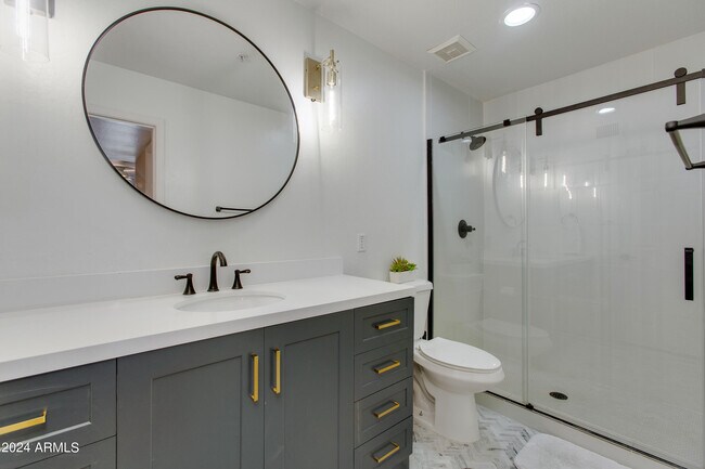 Building Photo - 2647 N Miller Rd