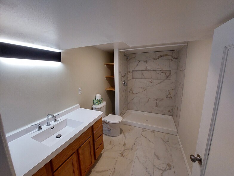 Bathroom - 4725 Winnetka Ave N