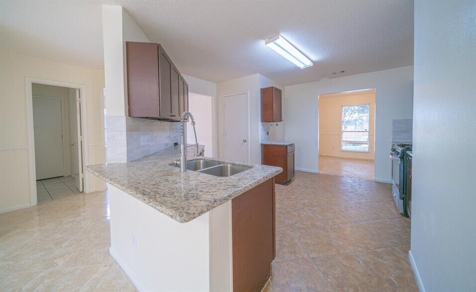 Building Photo - 5511 Darby Square Trl