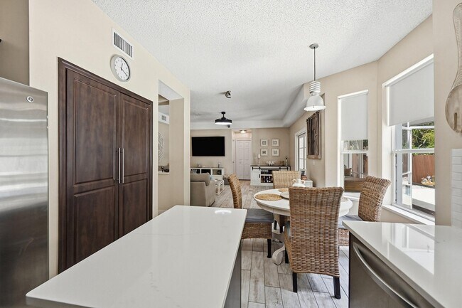 Building Photo - 15073 Oak Chase Ct