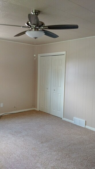 Building Photo - N2724 Duvenick Ln