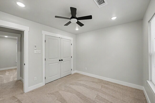 Building Photo - 116 Sun City Ln