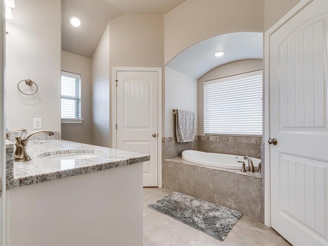 Building Photo - 3308 White Horse Dr