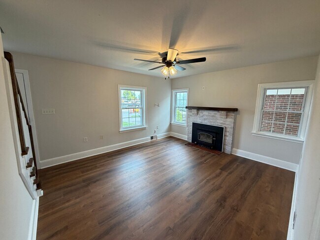 Building Photo - 864 Eden Rd