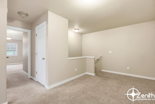 Building Photo - 5618 NE 74th Ct