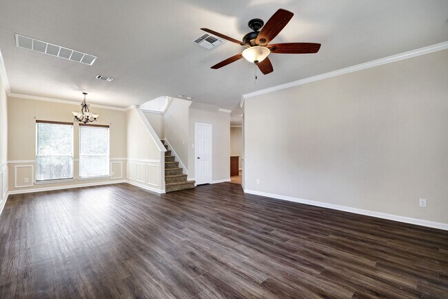 Building Photo - Beautiful 3 Bedroom 2 1/2 in trophy ridge