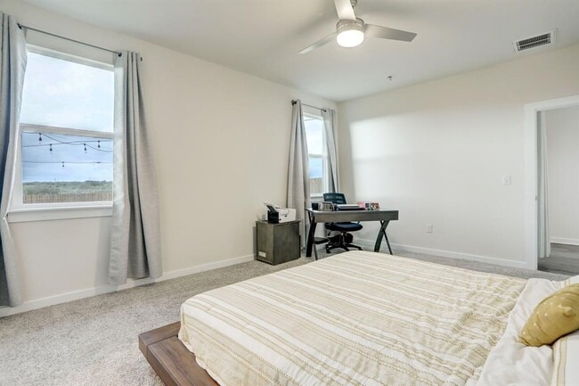 Building Photo - 113 Filifera Ct