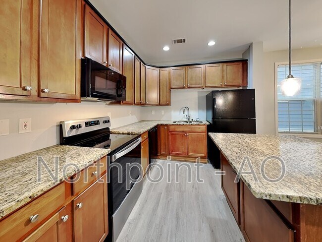 Building Photo - 1305 Sweetbriar Cir