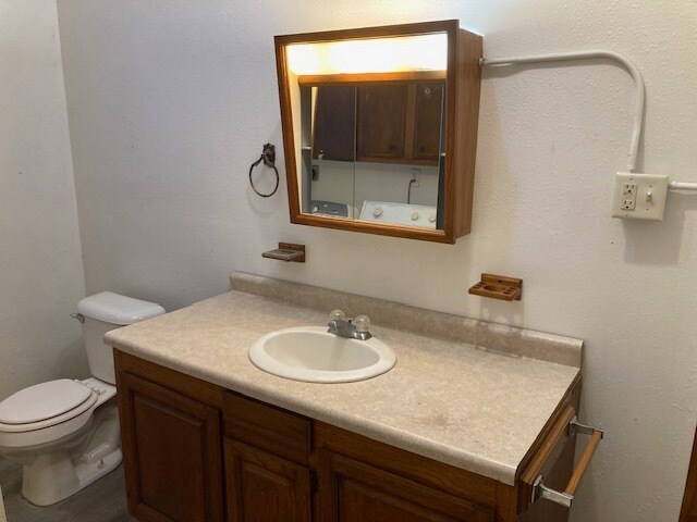 bath - 907 Clinton St