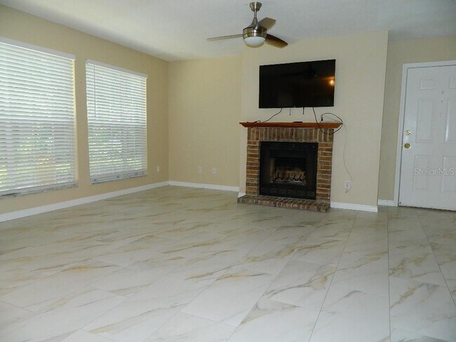 Building Photo - 672 Roaring Dr