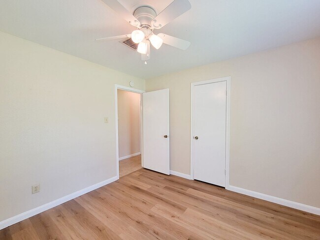 Building Photo - NICE 3 BEDROOM 2 BATH LEASE HOME IN SPRING...