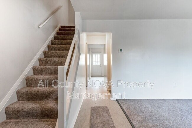 Building Photo - 906 Anvil Rd