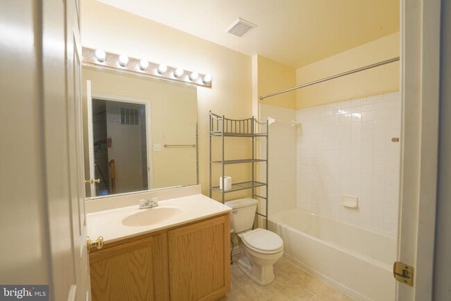Building Photo - 303 Highland Ridge Ave