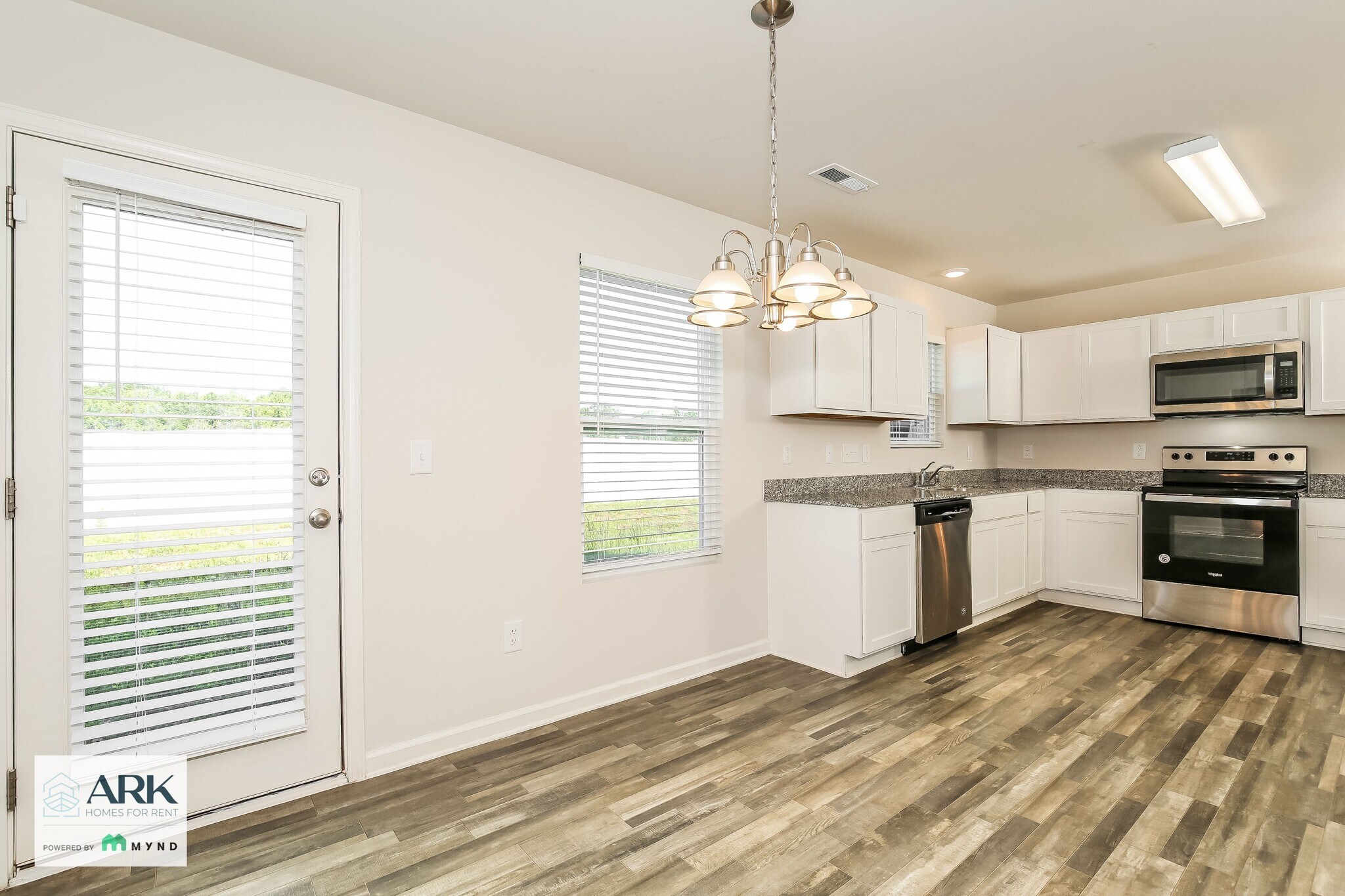 Building Photo - 214 Glenoaks Dr