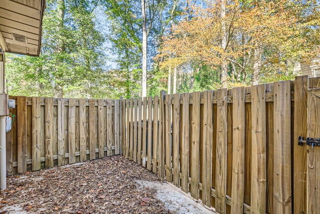 Building Photo - Charming 2-Bedroom Town Home for Rent in Morrow, GA