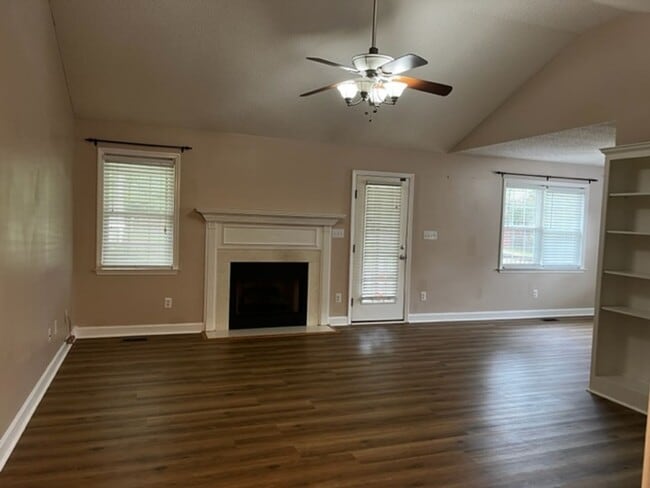 Building Photo - Beautiful Home in Hunters Ridge New Bern