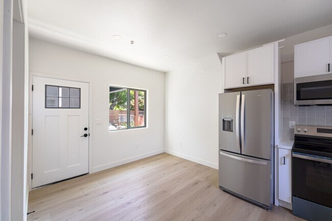 Building Photo - 2860 Webster Ave