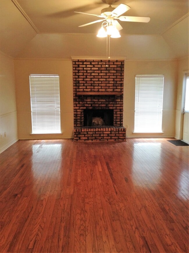 Building Photo - ** 3/2 IN NEW GREENACRES PLACE **
