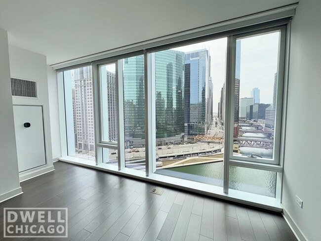 Building Photo - 111 N Canal St