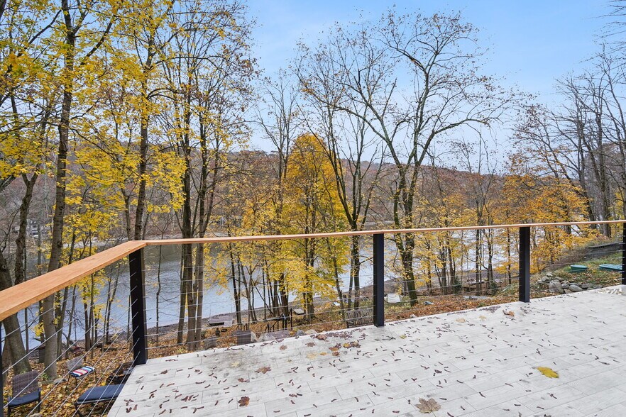 Building Photo - 916 E End Rd