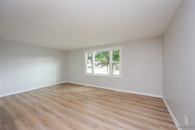 Building Photo - 862 Falcon Dr