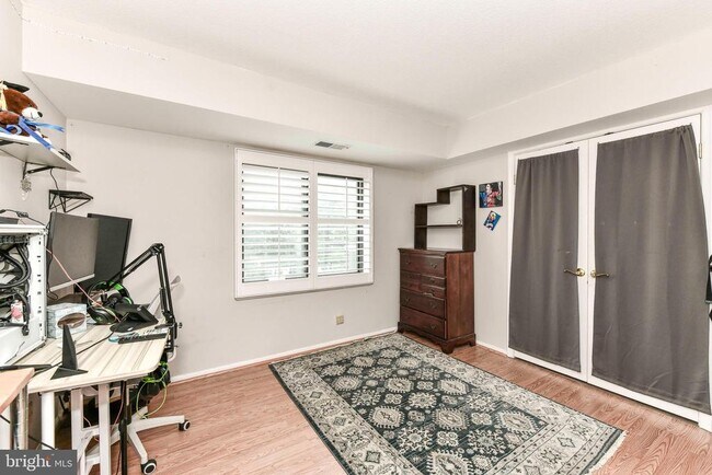 Building Photo - 309 Yoakum Pkwy