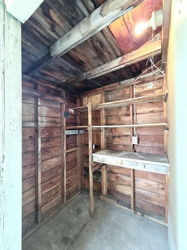 Building Photo - Two Bedrooms & One Bathroom Home $100.00 o...