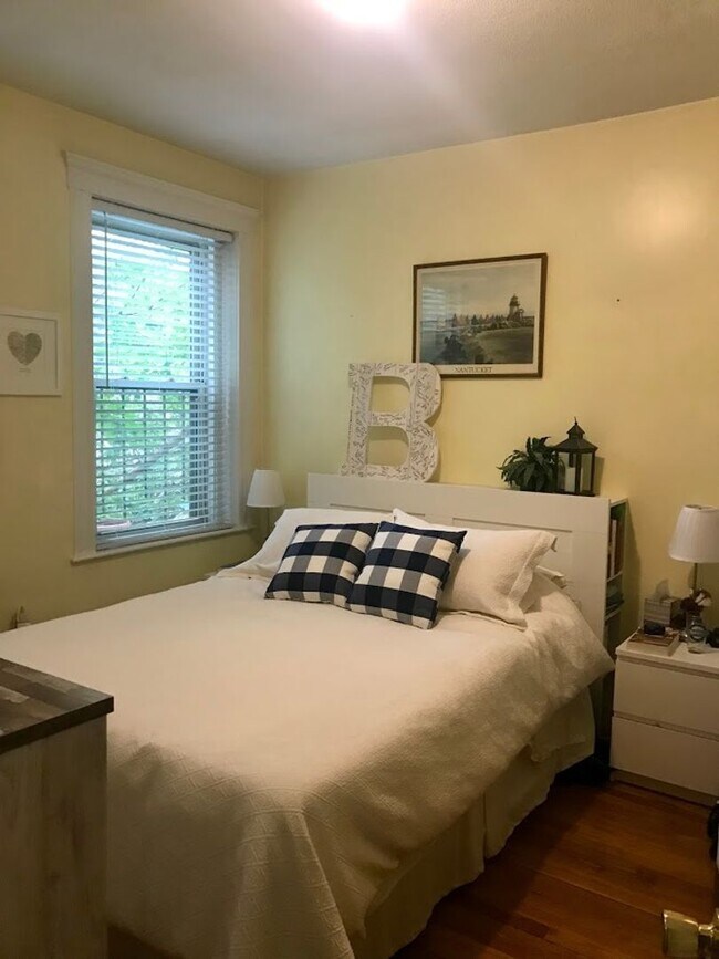 Building Photo - Stunning 1 Bed Right Off the T! Heat/HW In...