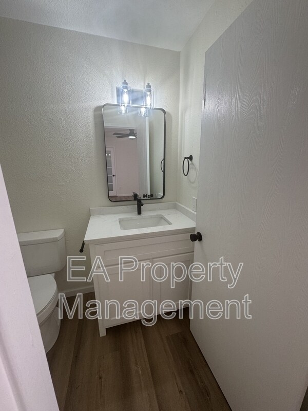 Building Photo - 4830 Aquamarine Dr NE