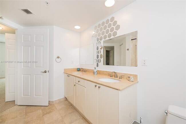 Building Photo - 1745 E Hallandale Beach Blvd