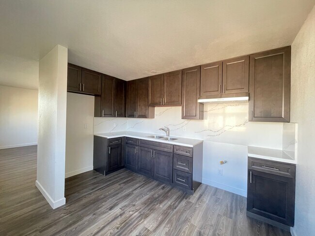 Building Photo - G43100E - Placement Only