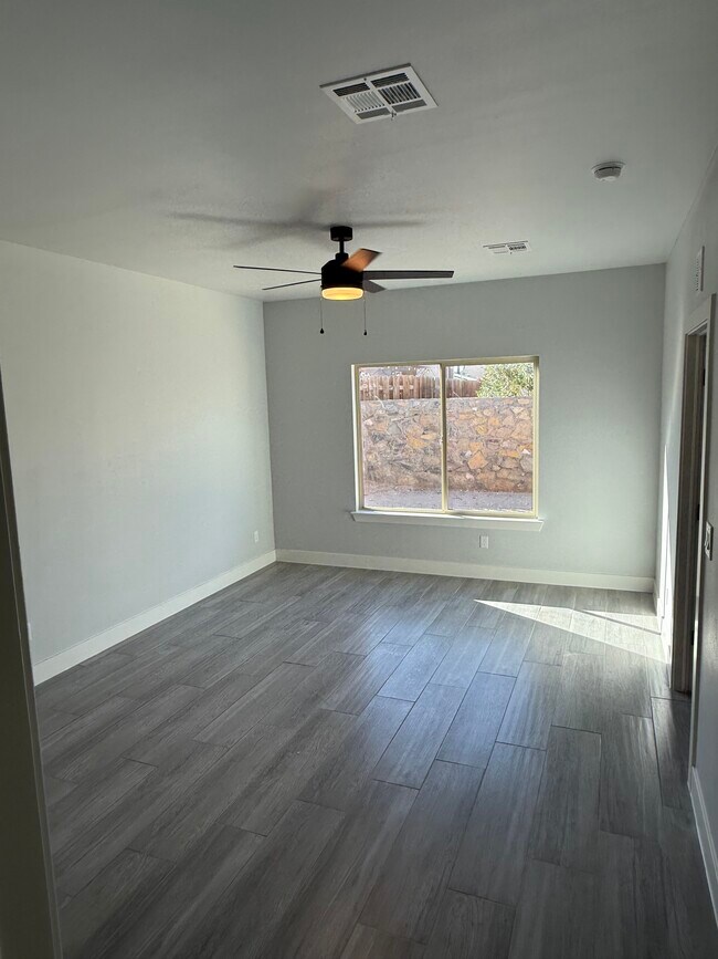 Building Photo - 14406 Smokey Point Dr