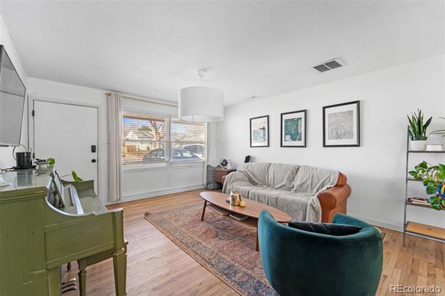 Building Photo - 305 Maplewood Dr