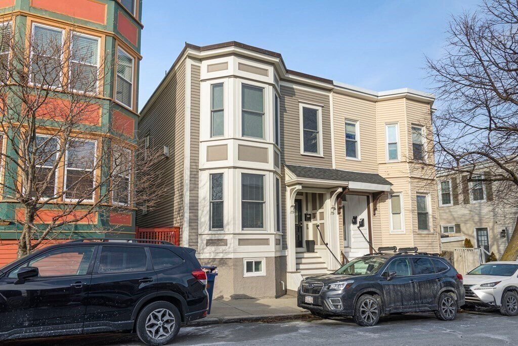 Building Photo - 468 E 6th St
