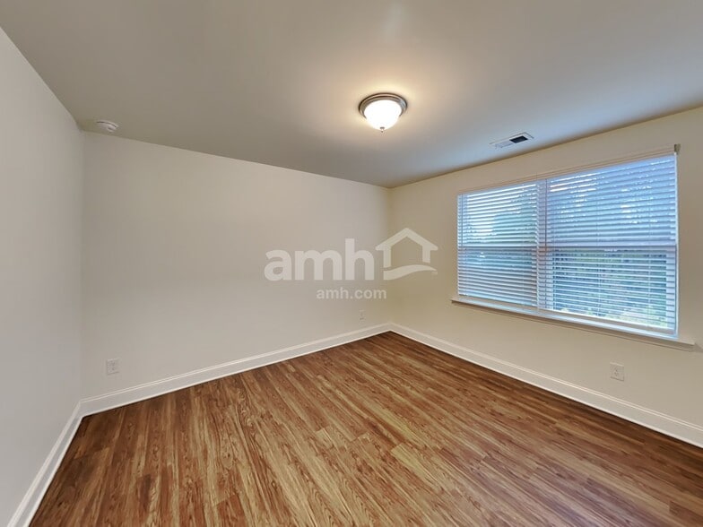 Building Photo - 2854 Chapel Hill Rd