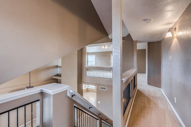 Building Photo - Charming 3-bedroom, 2.5-bathroom Home loca...