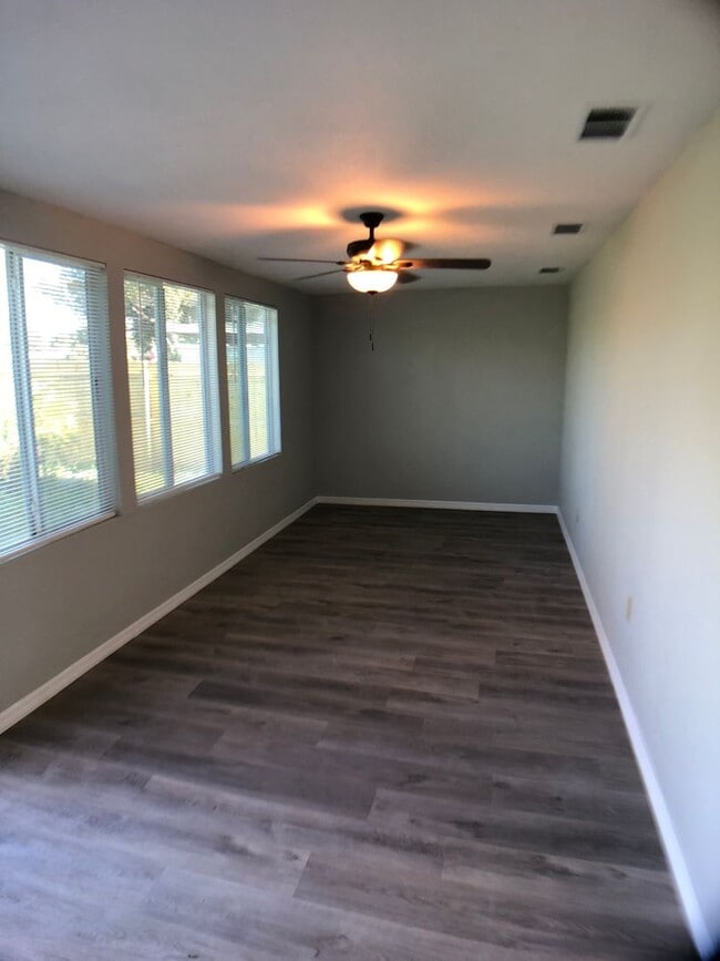 Building Photo - 2 bedroom 1.5 bath Waterfront Duplex