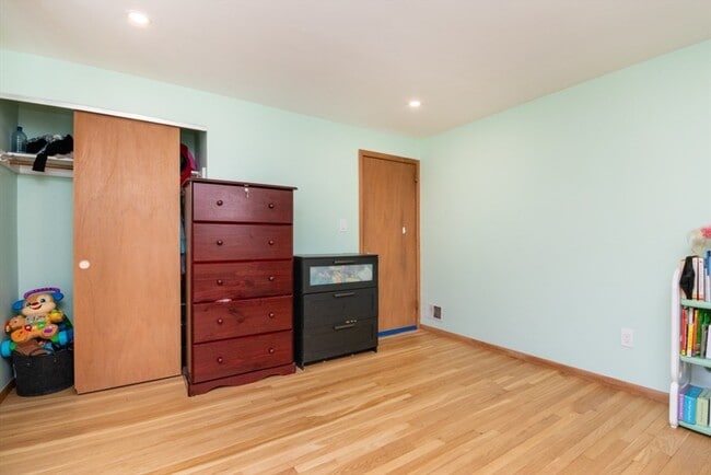 Building Photo - 22 Livoli Rd