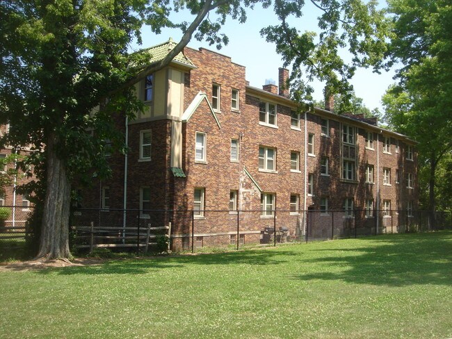 810 N Fred Shuttlesworth Cir. - 810 N Fred Shuttlesworth Cir