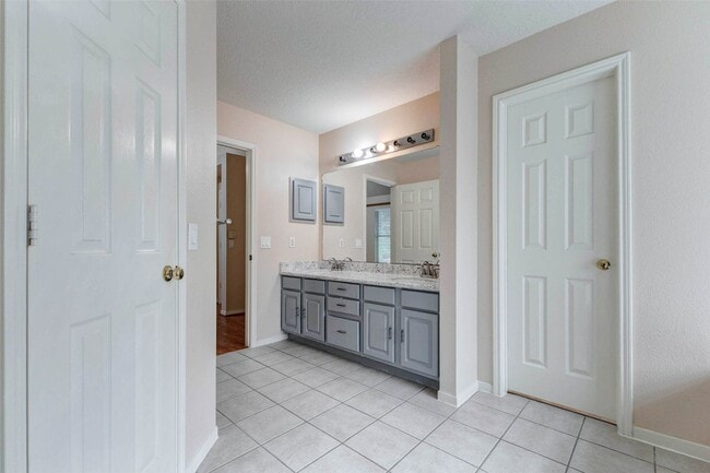 Building Photo - 20702 Teasel Ct