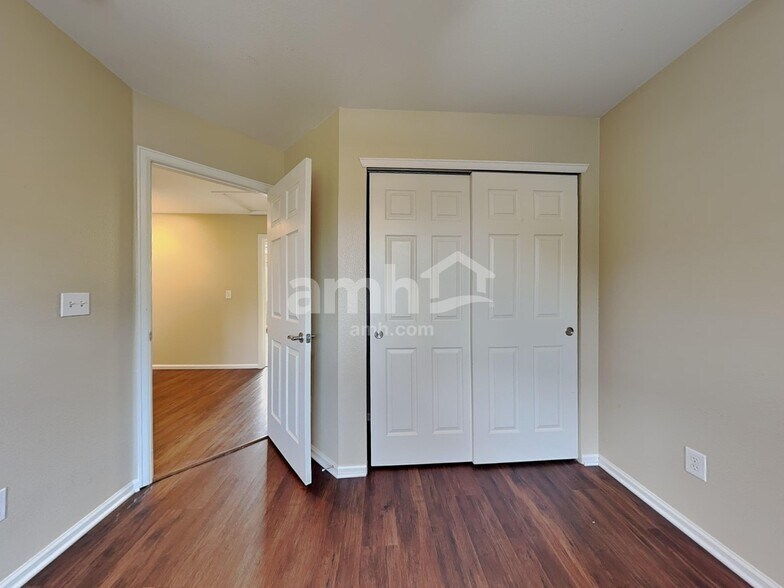 Building Photo - 469 Hayloft Way