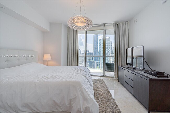 Building Photo - 495 Brickell Ave