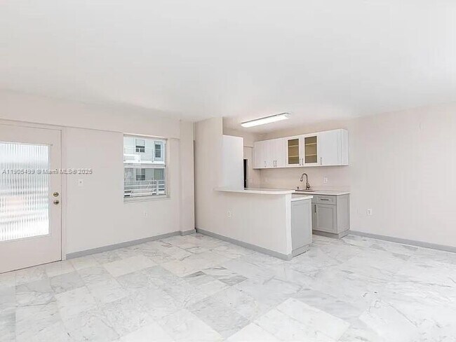 Building Photo - 1545 Euclid Ave