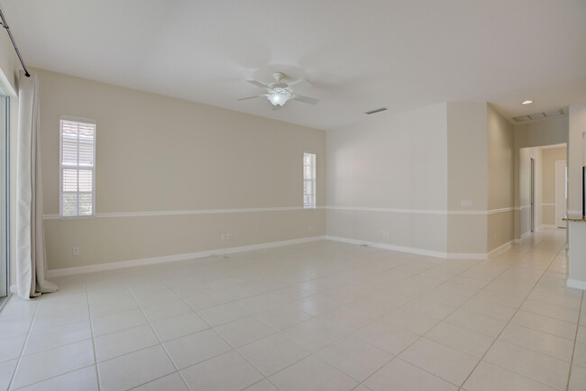 Building Photo - 256 San Remo Dr